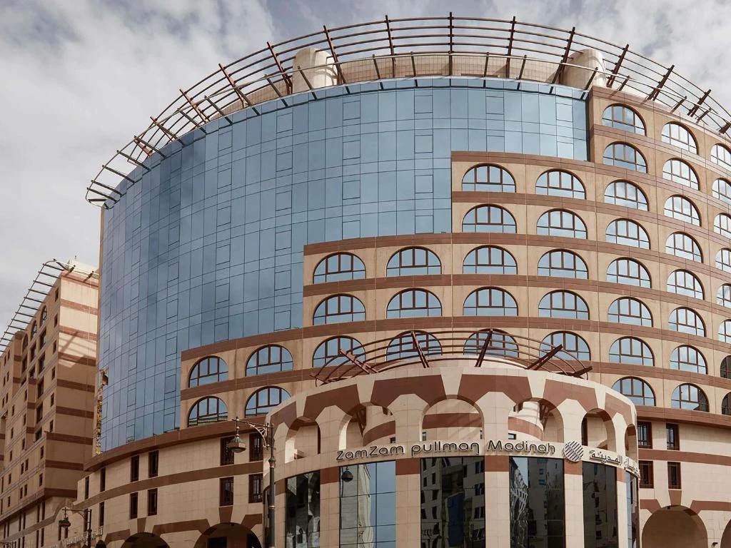 الواجهة الخارجية لبولمان زمزم المدينة