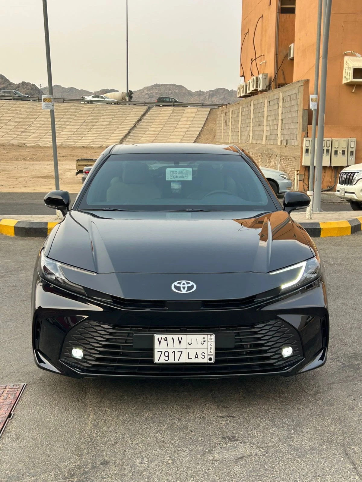 سيارة سيدان خاصة للانتقالات