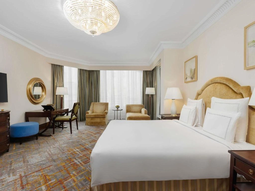 Guest room at Swissôtel Al Maqam